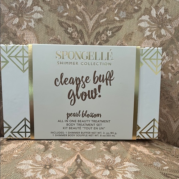 Spongelle White and Gold Exfoliant Scrub